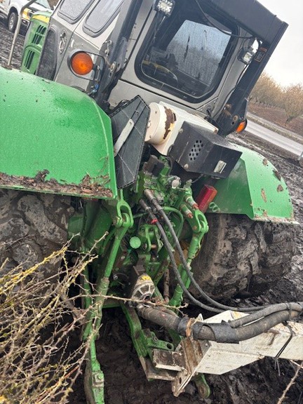 2016 John Deere 6125M