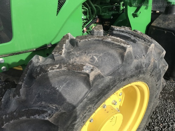 2017 John Deere 5085E