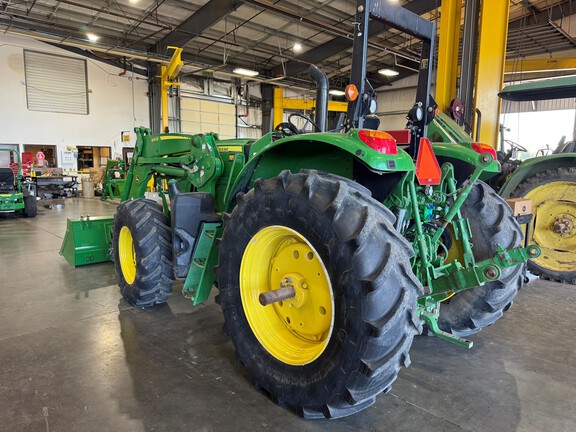 2016 John Deere 6130M