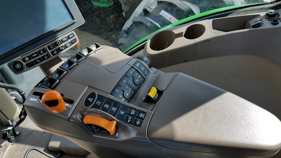 2015 John Deere 8320R
