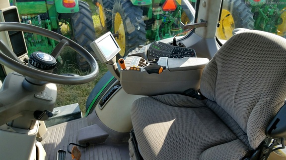 2010 John Deere 7230R