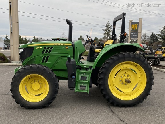 2017 John Deere 6110M