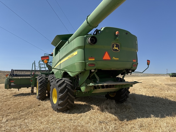 2015 John Deere S670