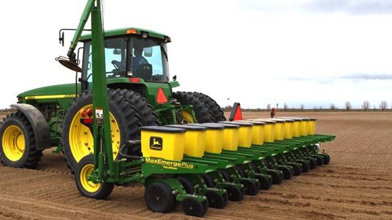 John Deere 1735