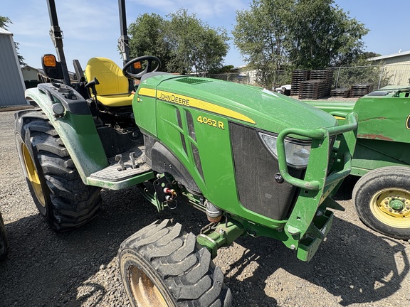 2022 John Deere 4052R
