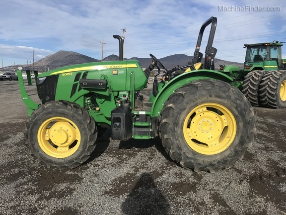 2017 John Deere 5085E