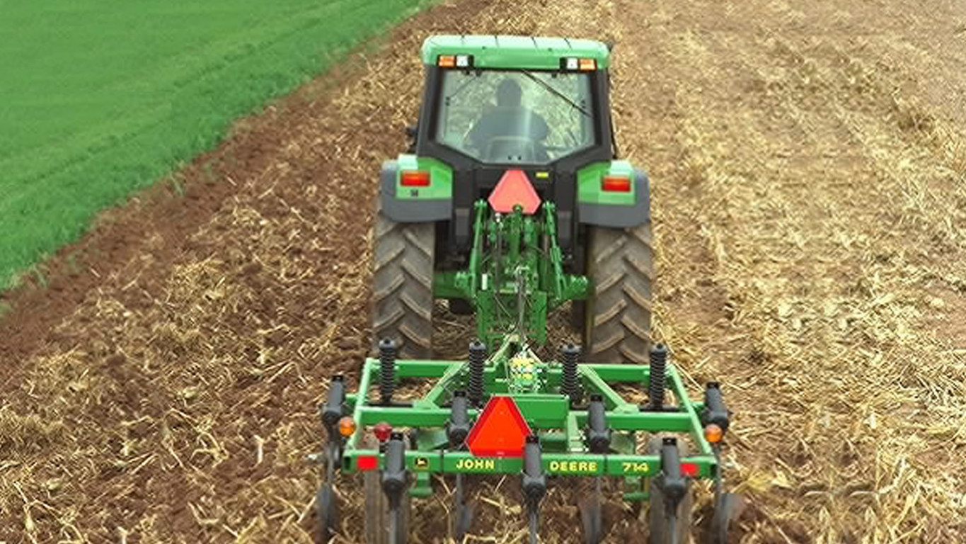 John Deere 714