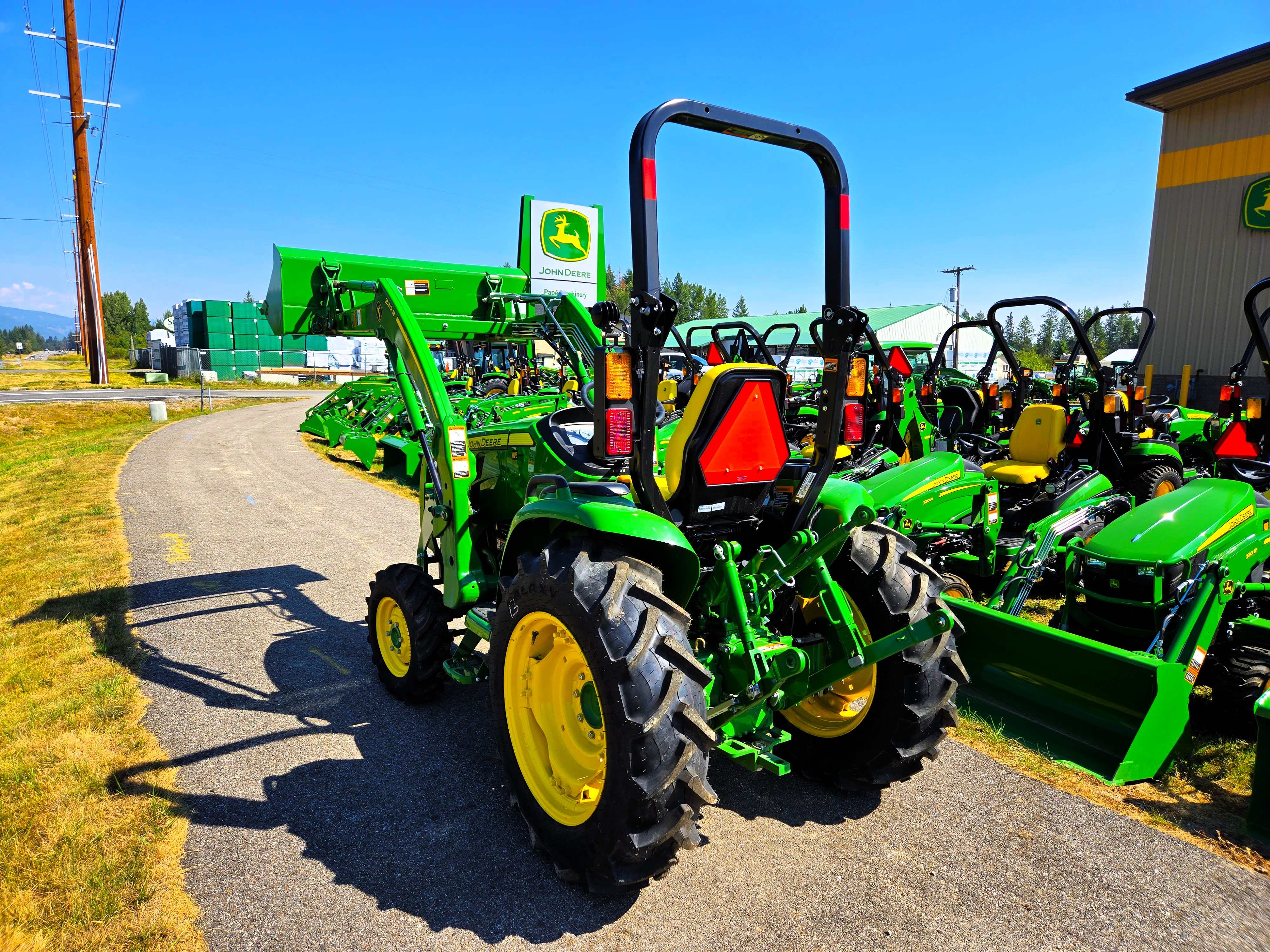2023 John Deere 3033R