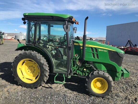 2017 John Deere 5100GN
