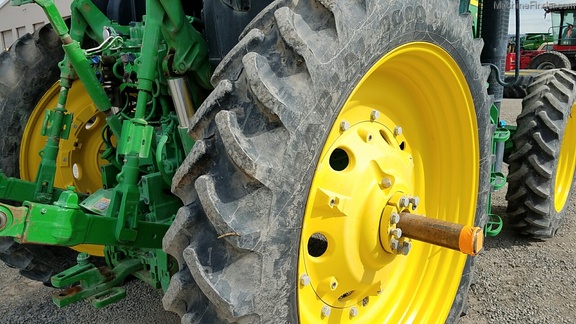 2015 John Deere 6140R