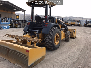 2019 John Deere 210L