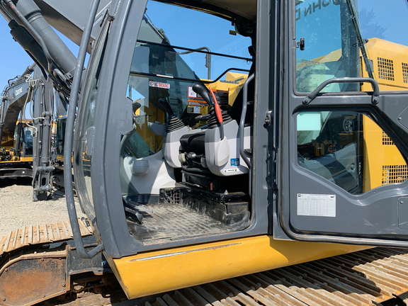 2020 John Deere 245GLC