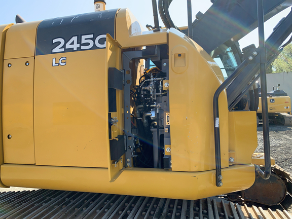 2020 John Deere 245GLC