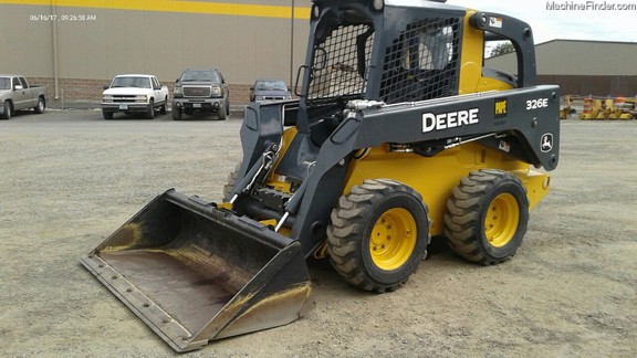 2015 John Deere 326E