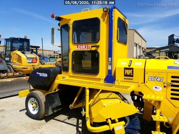 2017 Superior Broom DT74J