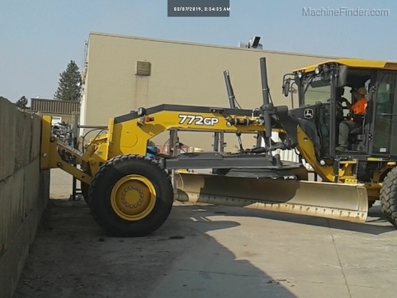 2017 John Deere 772GP