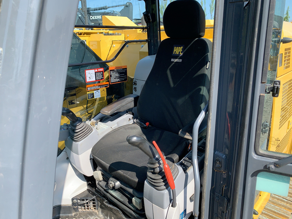 2020 John Deere 245GLC