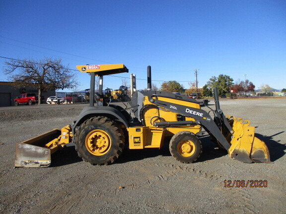 2019 John Deere 210L