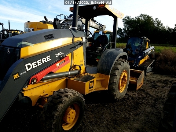 2018 John Deere 210L