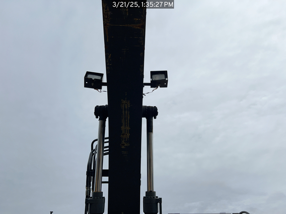 2022 John Deere 245G