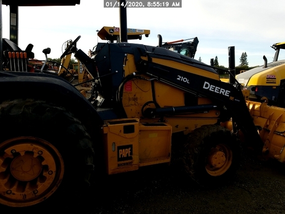 2018 John Deere 210L