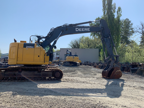 2020 John Deere 245GLC