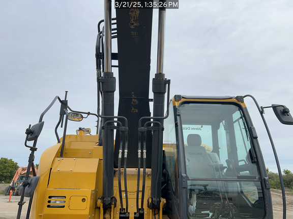 2022 John Deere 245G