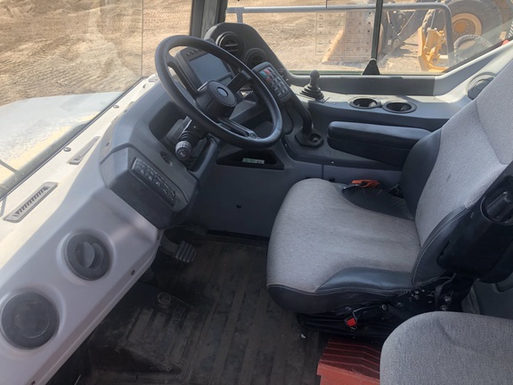 2019 John Deere 260E