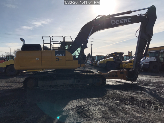 2019 John Deere 250GLC