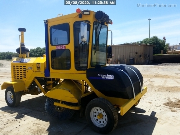 2017 Superior Broom DT74J