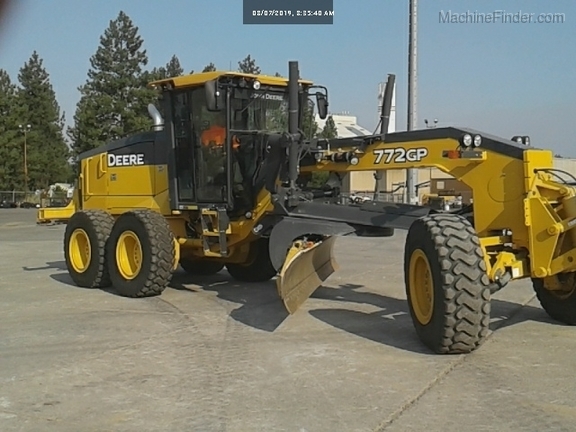 2017 John Deere 772GP
