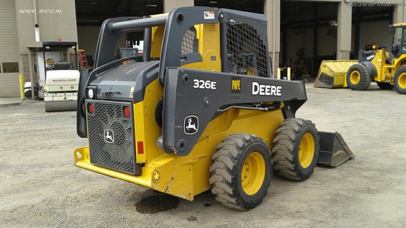 2015 John Deere 326E