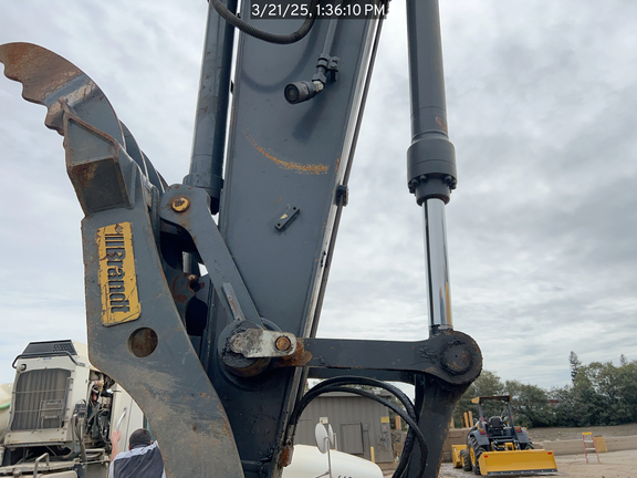 2022 John Deere 245G