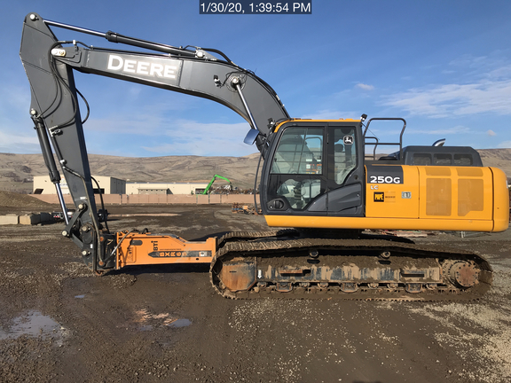 2019 John Deere 250GLC