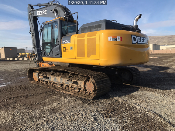 2019 John Deere 250GLC