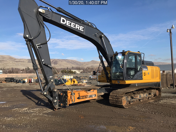 2019 John Deere 250GLC