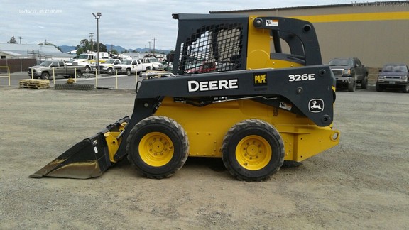2015 John Deere 326E