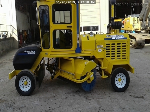 2018 Superior Broom DT74J