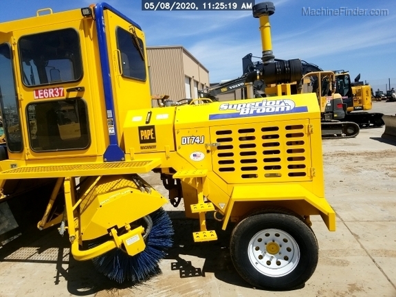 2017 Superior Broom DT74J