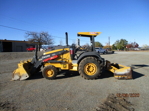 2019 John Deere 210L