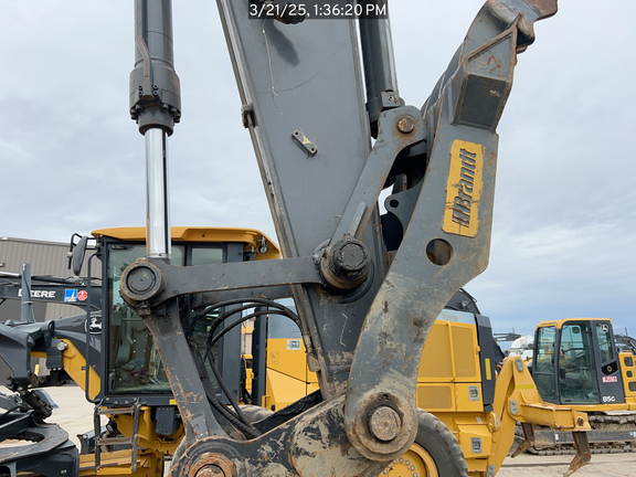 2022 John Deere 245G