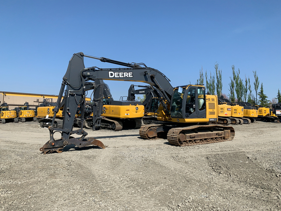 2020 John Deere 245GLC