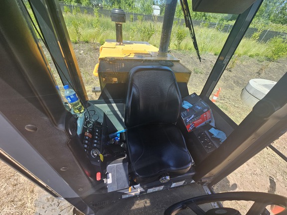 2021 Leeboy G700B