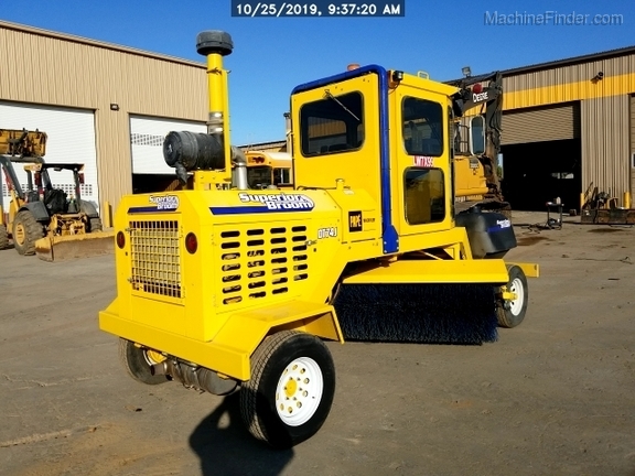 2017 Superior Broom DT74J