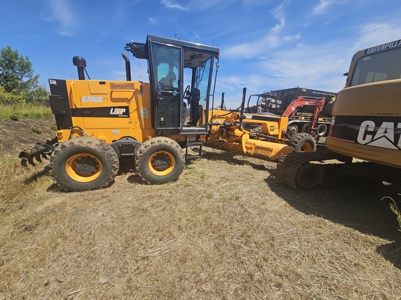 2021 Leeboy G700B