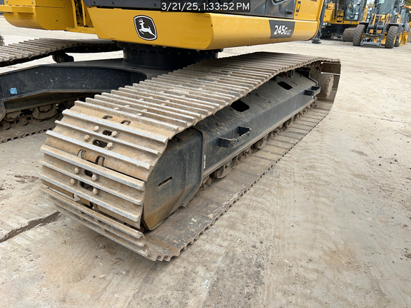 2022 John Deere 245G