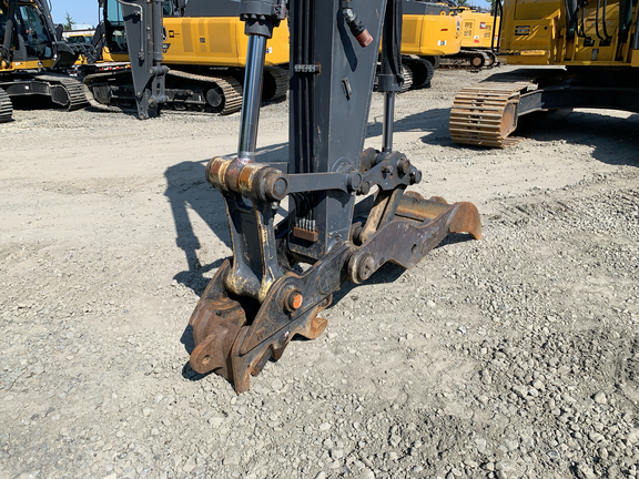 2020 John Deere 245GLC