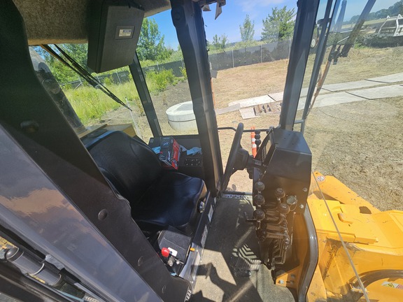 2021 Leeboy G700B