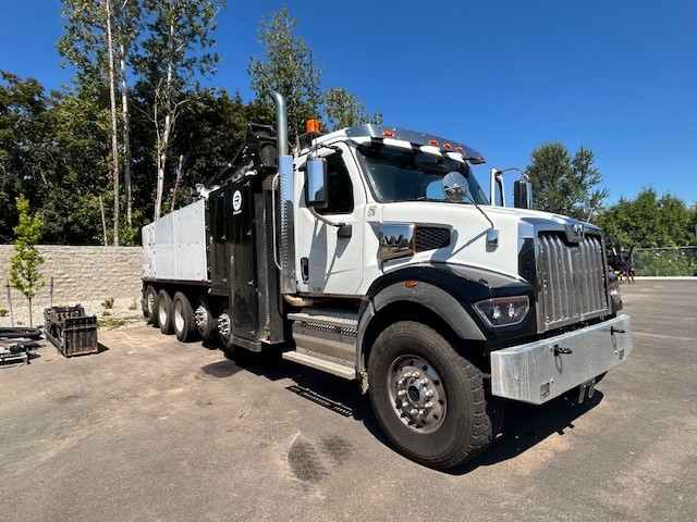 2023 Western Star T10