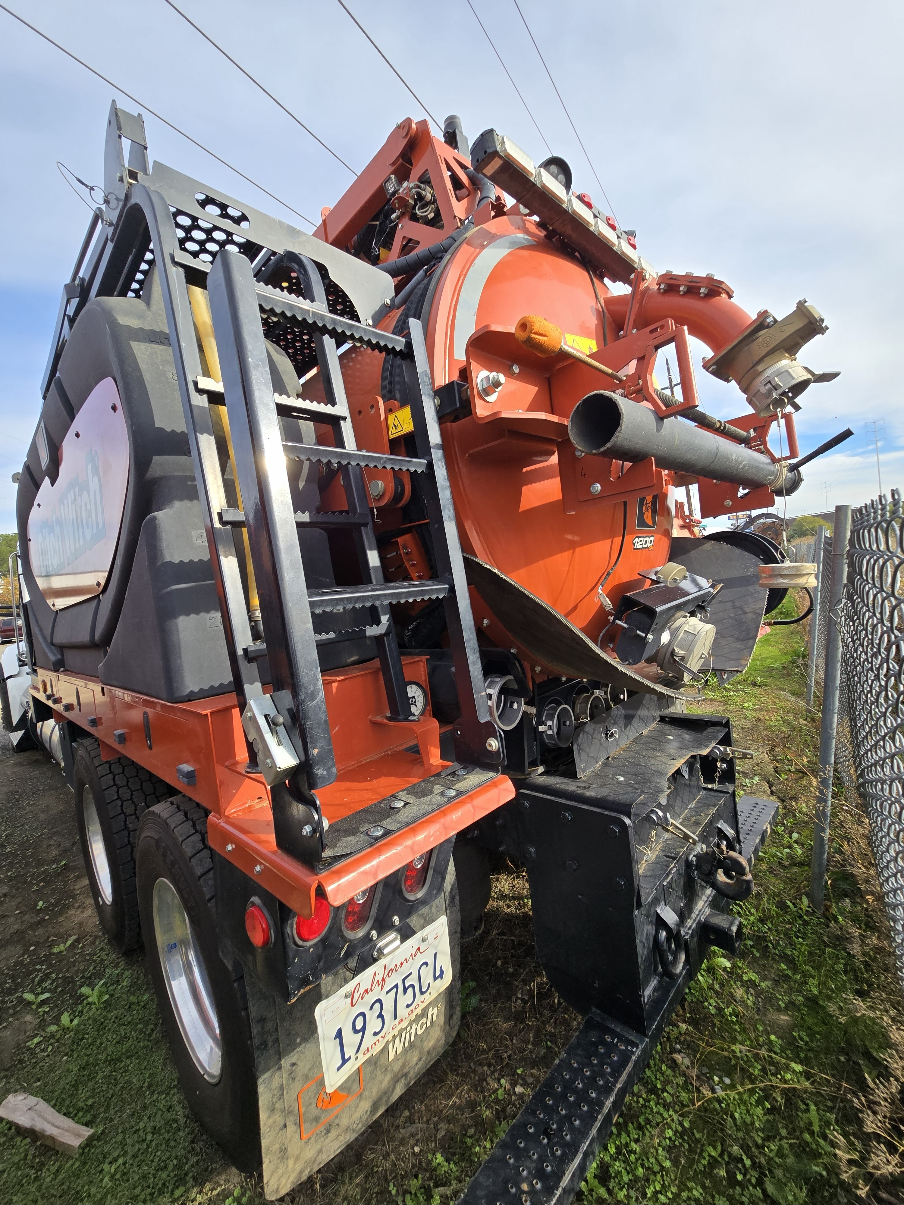 2023 Ditch Witch HXT75